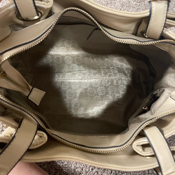 Michael Kors Cream Colored Shoulder Bag - Picture 4 of 9